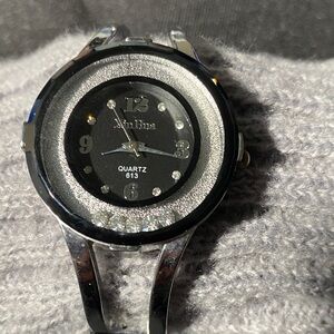 Stylish Silver and Black Women's Quartz Watch